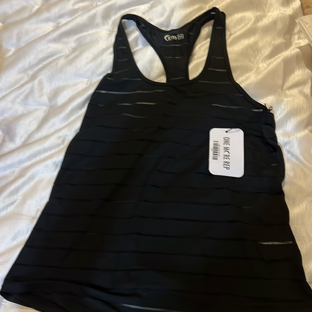 Zyia medium tank new!!